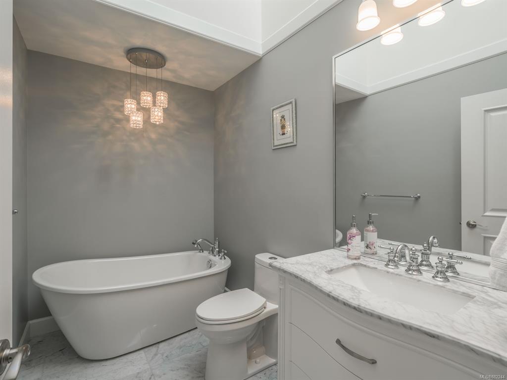 973 Owlwood Place, Saanich, BC, V8X 4T3 - 23