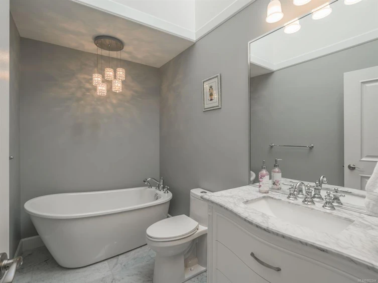 973 Owlwood Place, Saanich, BC, V8X 4T3 - 23