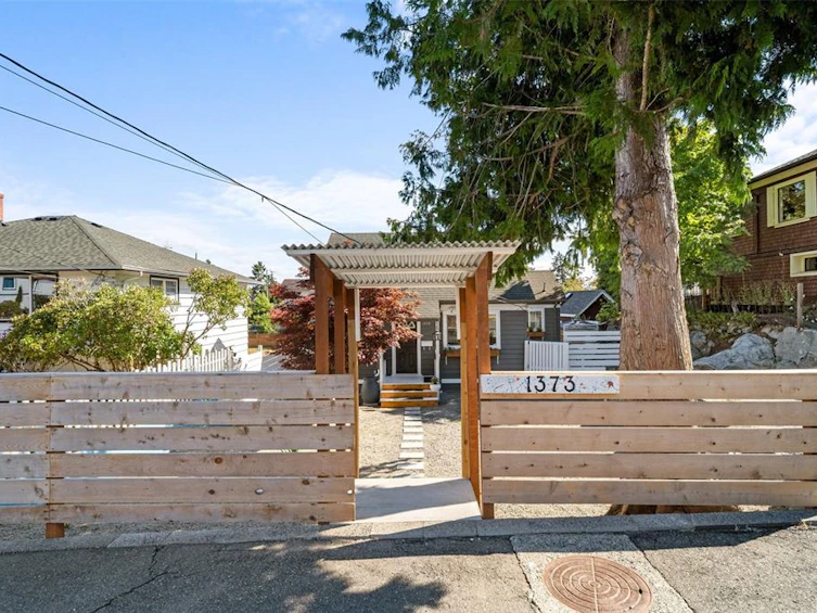 1373 Lyall Street, Esquimalt, BC, V9A 5H9 - 2