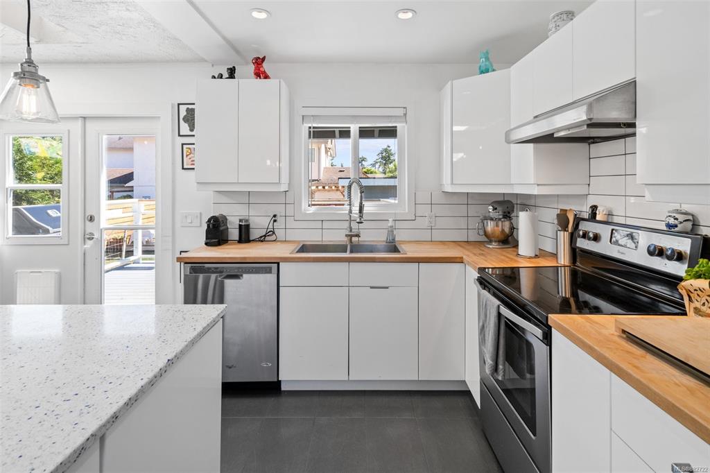 1373 Lyall Street, Esquimalt, BC, V9A 5H9 - 17