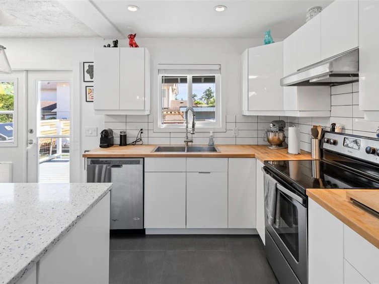 1373 Lyall Street, Esquimalt, BC, V9A 5H9 - 17