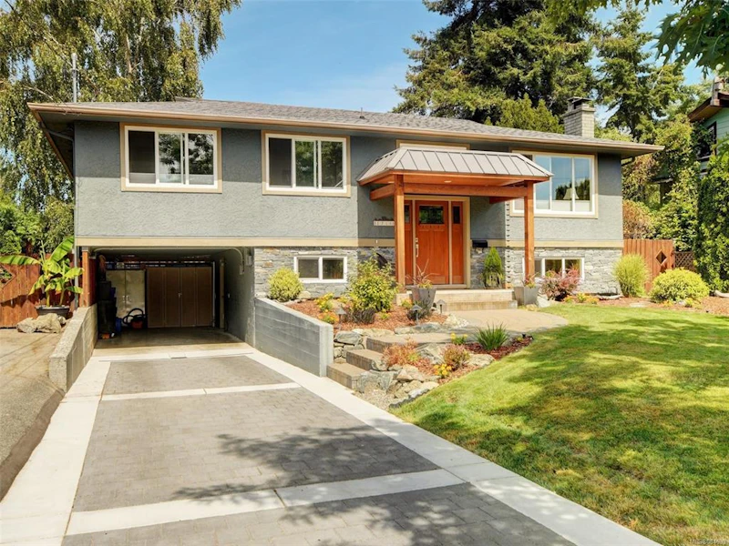 1738 Christmas Avenue, Saanich BC V8P 2X8