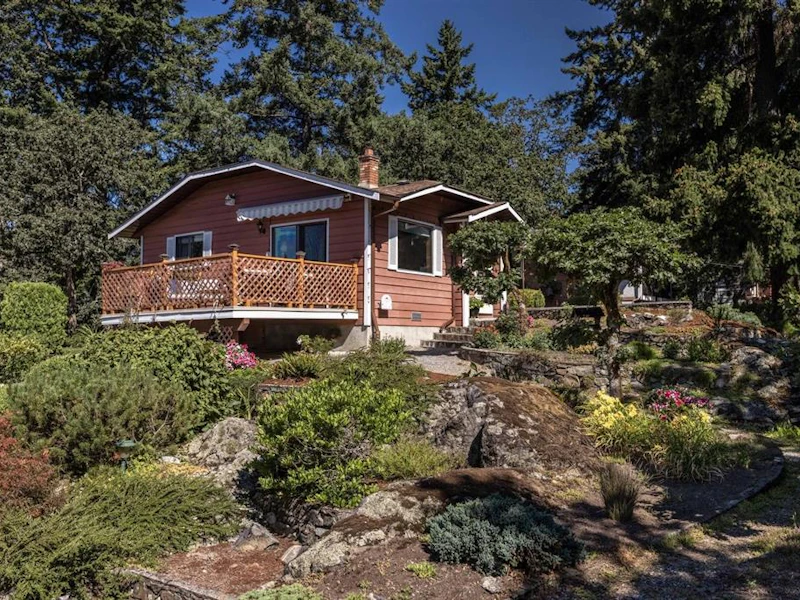 336 Benjamin Road, Saanich BC V8Z 4W1