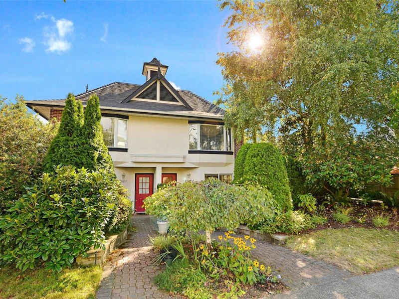 2 - 1065 Collinson Street, Victoria BC V8V 3B9