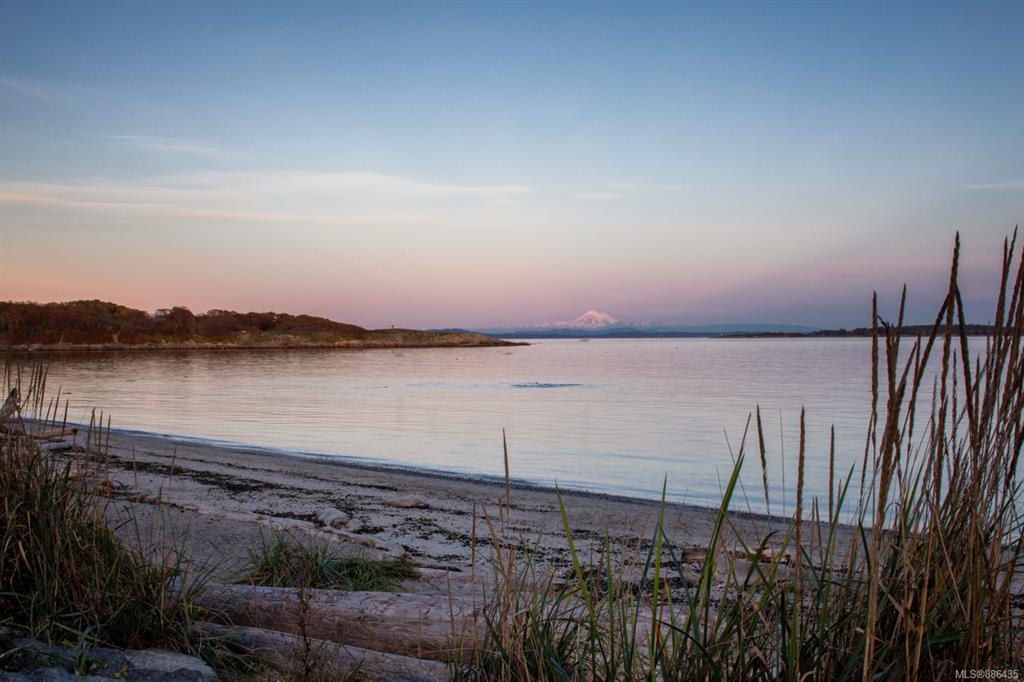 2422 Esplanade, Oak Bay, BC, V8R 2W2