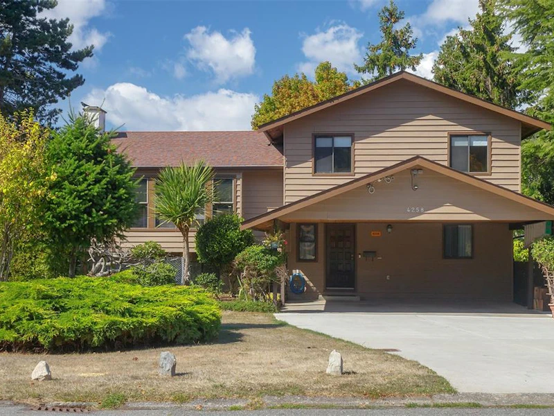 4258 Thornhill Crescent, Saanich BC V8N 3G7