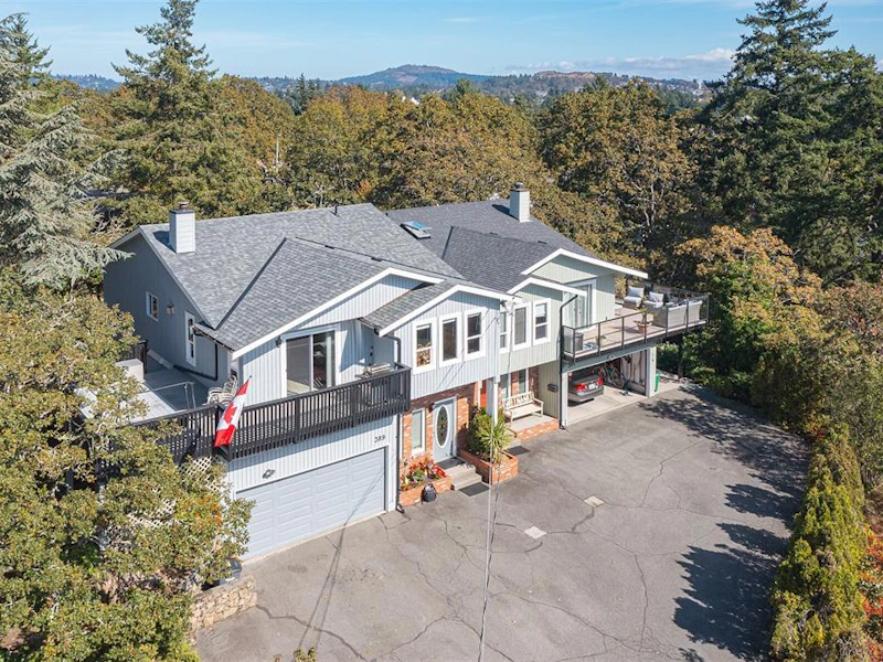 389 Montcalm Avenue, Saanich BC V8Z 6R3