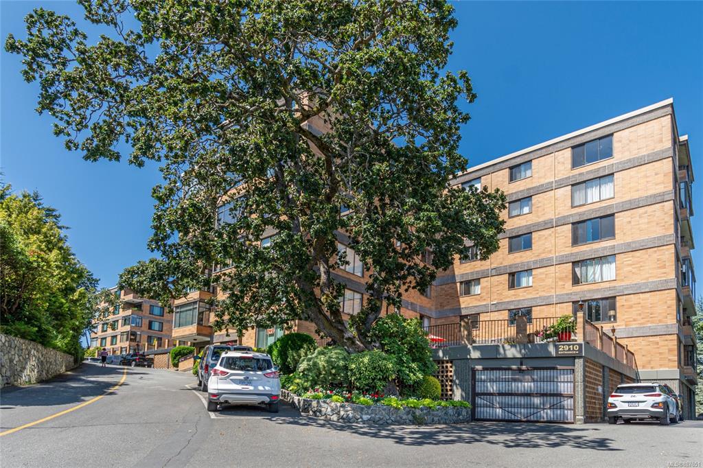 104-2910 Cook Street, Victoria, BC, V8T 3S5