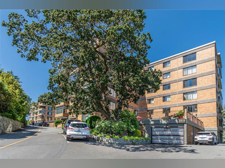 104-2910 Cook Street, Victoria, BC, V8T 3S5
