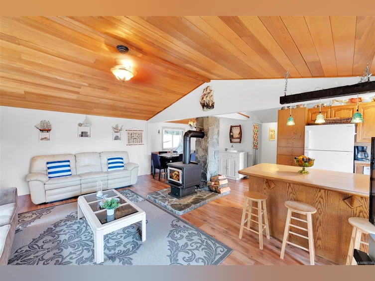 493 Abbott Road, Mayne Island, BC, V0N 2J1