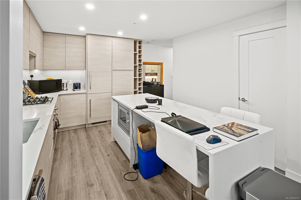 704-777 Herald Street, Victoria, BC, V8T 0C7 - 8