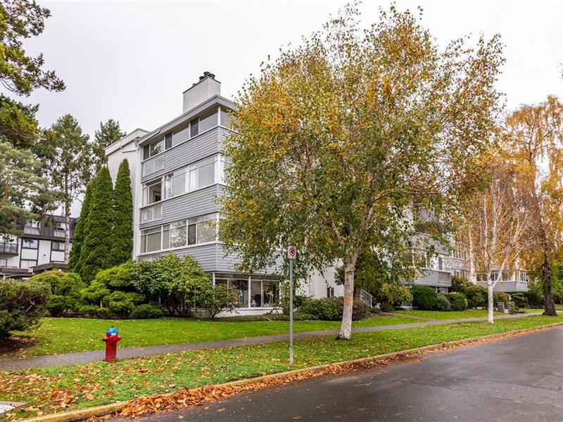 303 - 1110 Oscar Street, Victoria BC V8V 4W5