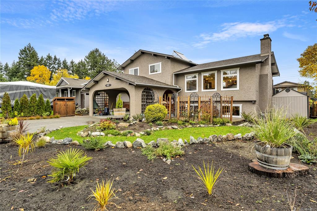 7715 Colin Place, Central Saanich, BC, V8M 1N6
