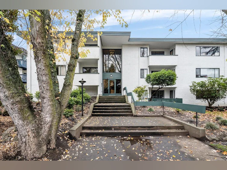 205-3880 Shelbourne Street, Saanich, BC, V8P 4H7