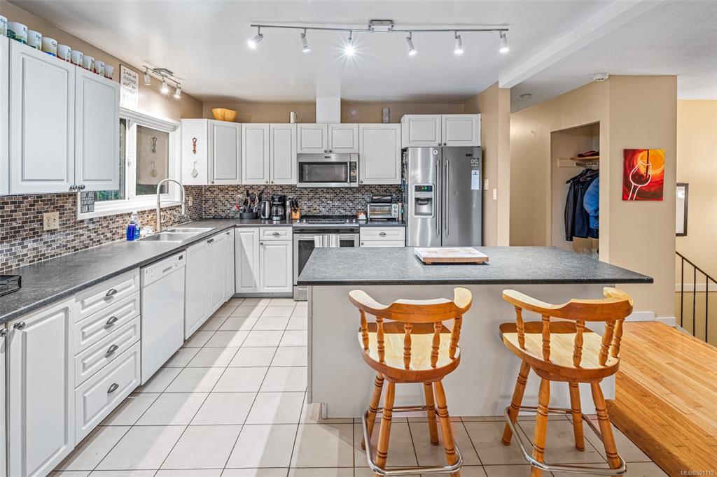 11088 Baxendale Road, North Saanich, BC, V8L 5M4 - 7