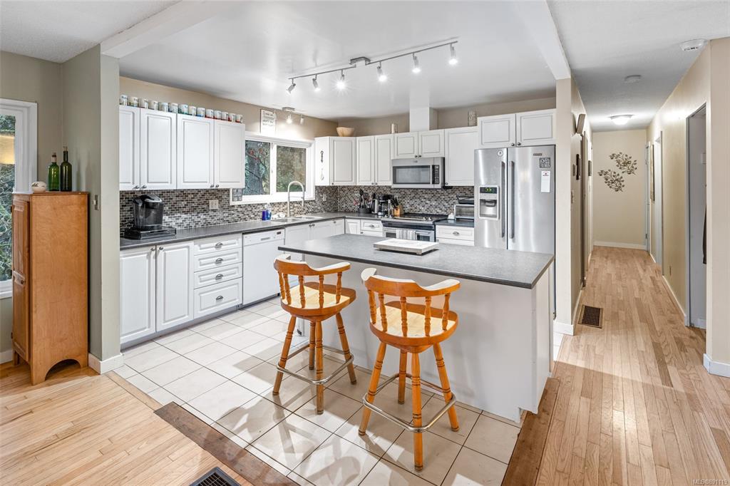 11088 Baxendale Road, North Saanich, BC, V8L 5M4 - 8