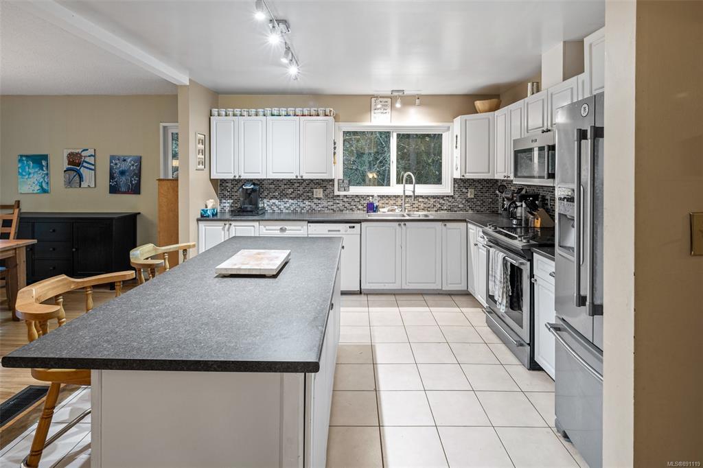 11088 Baxendale Road, North Saanich, BC, V8L 5M4 - 9