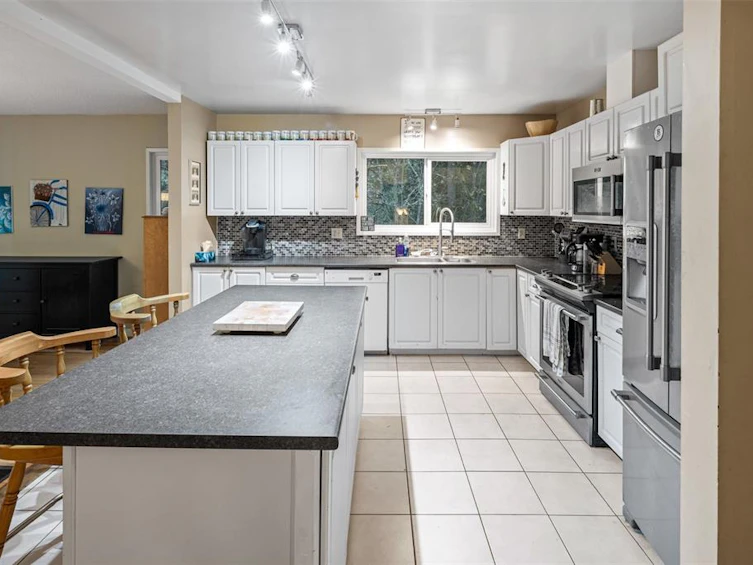 11088 Baxendale Road, North Saanich, BC, V8L 5M4 - 9