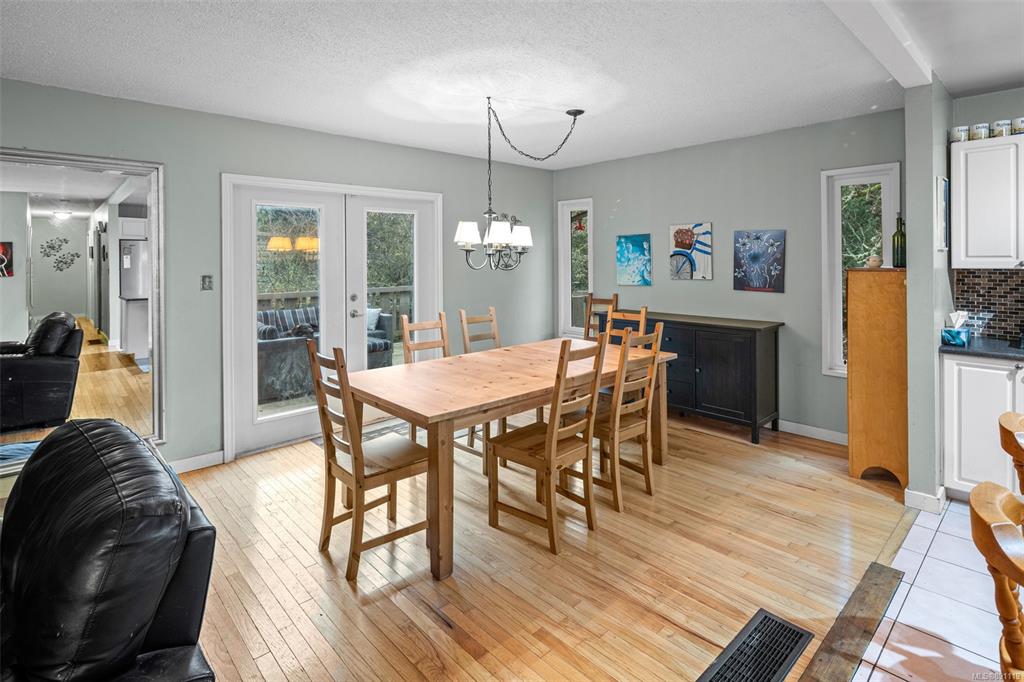 11088 Baxendale Road, North Saanich, BC, V8L 5M4 - 11