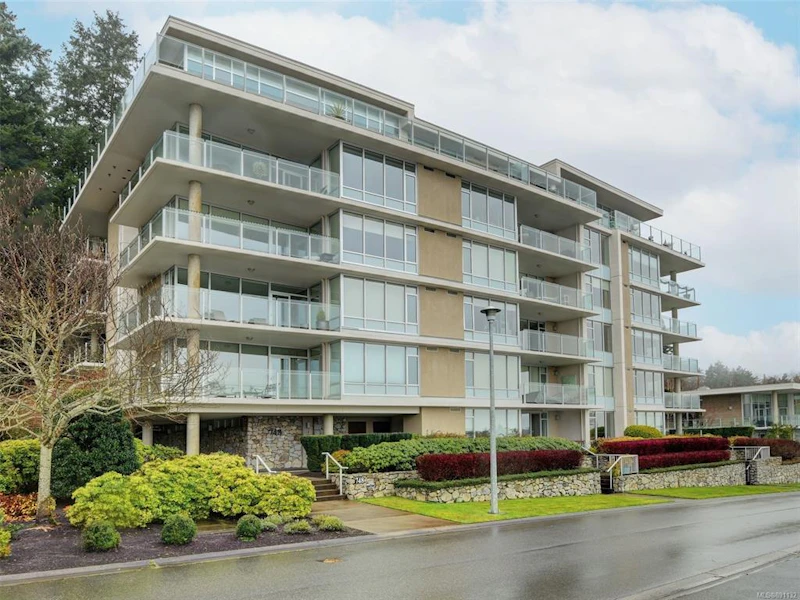 201 - 748 Sayward Hill Terrace, Saanich BC V8Y 3K1