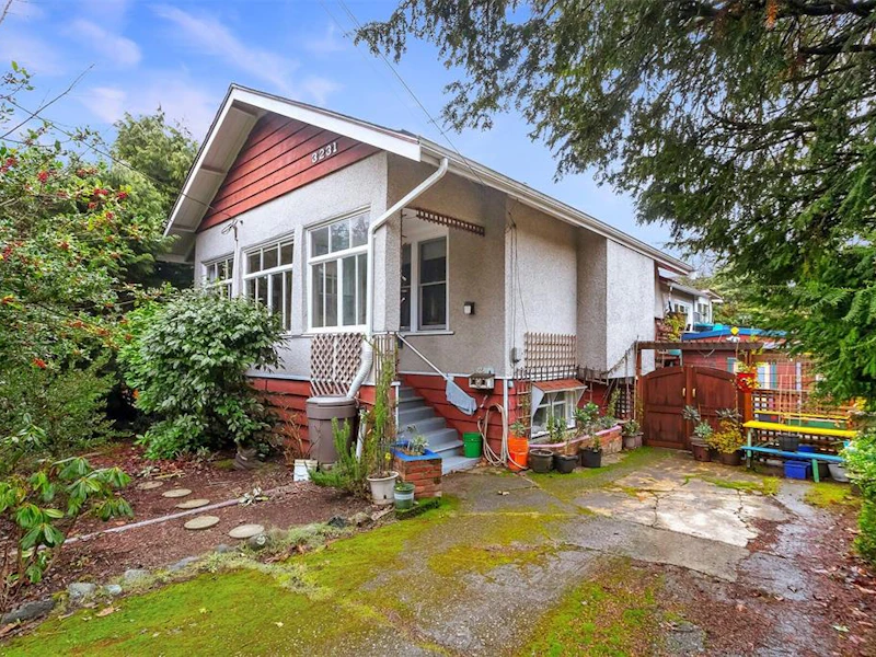 3231 Rutledge Street, Saanich BC V8X 1N6