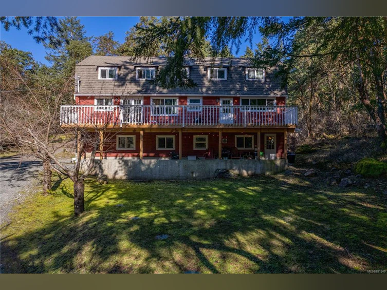 5558 Munn Road, Highlands, BC, V9E 1G8