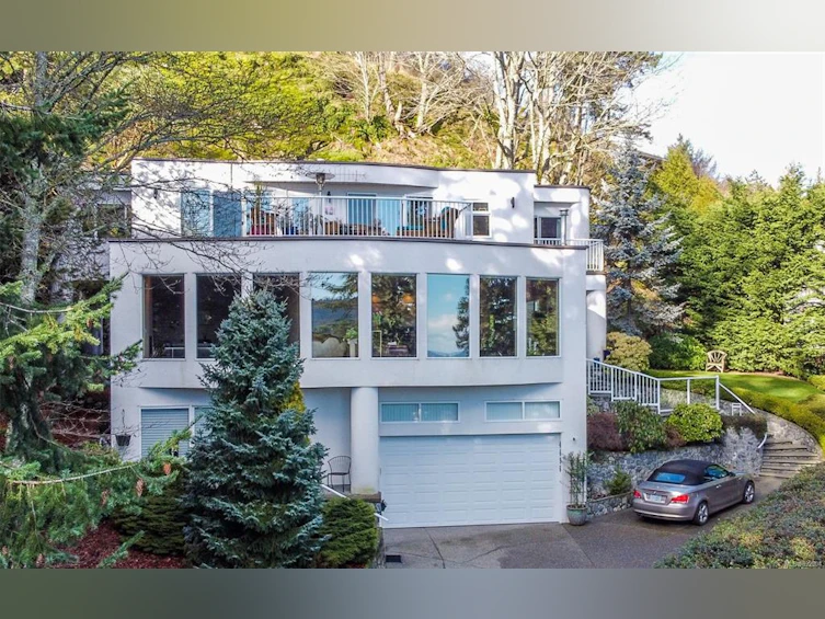 4696 Boulderwood Drive, Saanich, BC, V8Y 2P9