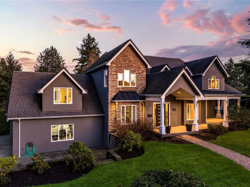 785 Murphy Place, Saanich BC V8Y 3H4