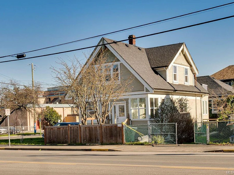 2015 Cook Street, Victoria BC V8T 3P9