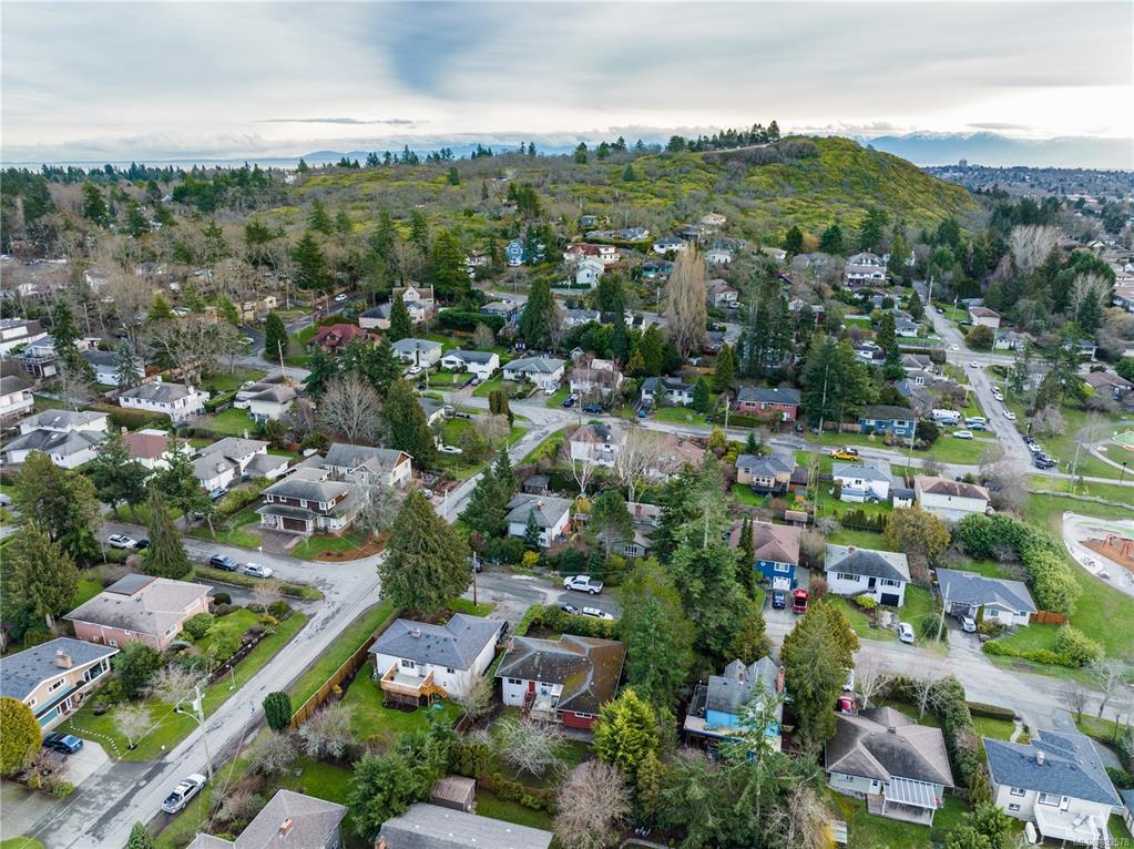 1762 Kisber Avenue, Saanich, BC, V8P 2W7 - 12