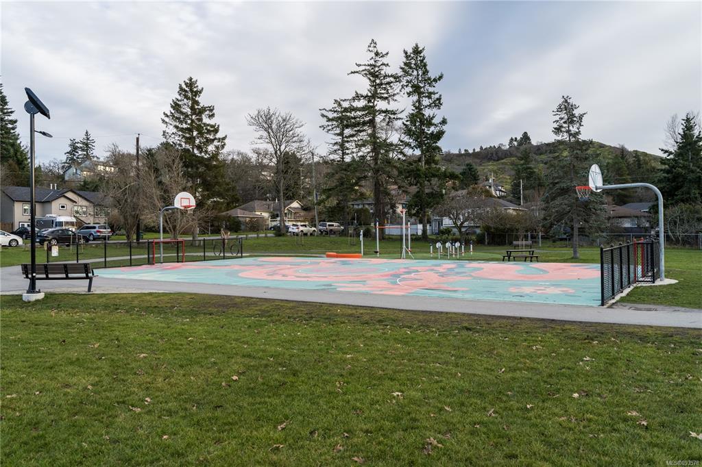 1762 Kisber Avenue, Saanich, BC, V8P 2W7 - 17