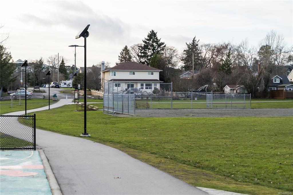 1762 Kisber Avenue, Saanich, BC, V8P 2W7 - 19