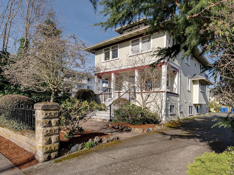 202 - 1120 Richardson Street, Victoria BC V8V 3C8