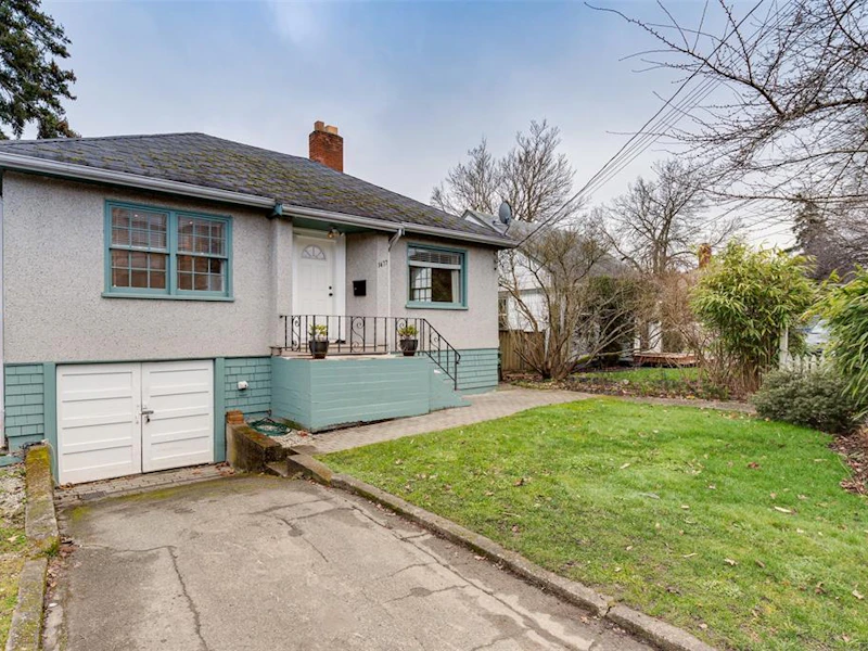 1477 Hillside Avenue, Victoria BC V8T 2B9