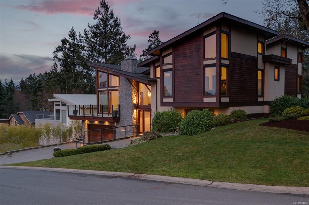 6897 Mckenna Court, Central Saanich, BC, V8M 1J2