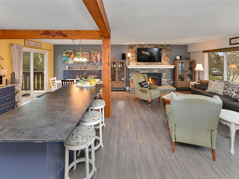 2077 Piercy Avenue, Sidney BC V8L 2K8