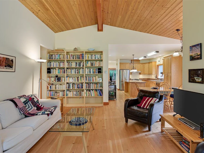 530 Montrose Road, Mayne Island BC V0N 2J2
