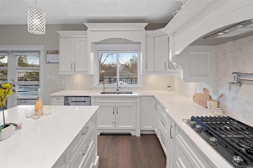 1630 Agnew Avenue, Saanich, BC, V8N 5M6 - 8