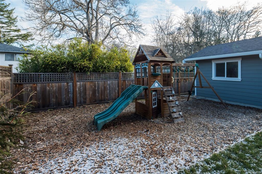 1630 Agnew Avenue, Saanich, BC, V8N 5M6 - 34