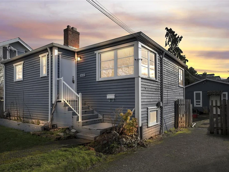 1215 Basil Avenue, Victoria BC V8T 2G1