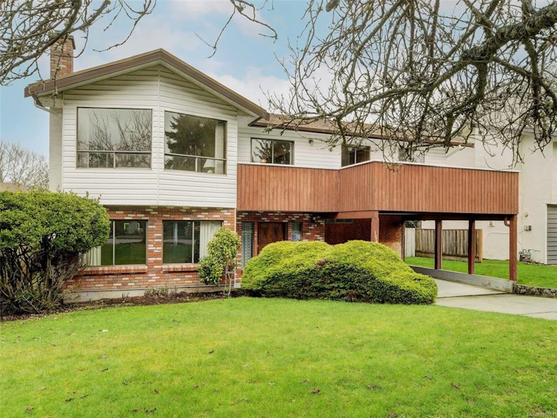 1546 San Juan Avenue, Saanich BC V8N 2L5