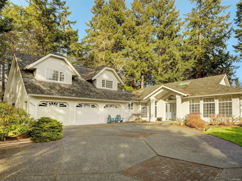 1057 Losana Place, Central Saanich BC V8M 1A3