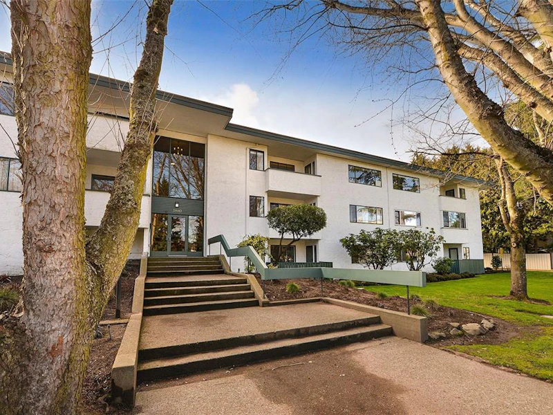 203 - 3880 Shelbourne Street, Saanich BC V8P 4H7