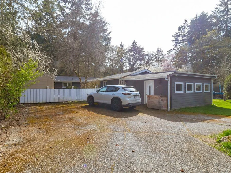 878 Woodsview Place, Central Saanich BC V8M 1A7