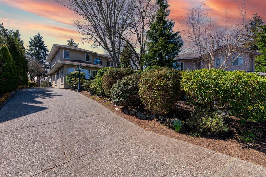 1179 Gait Lane, Saanich, BC, V8P 5T6