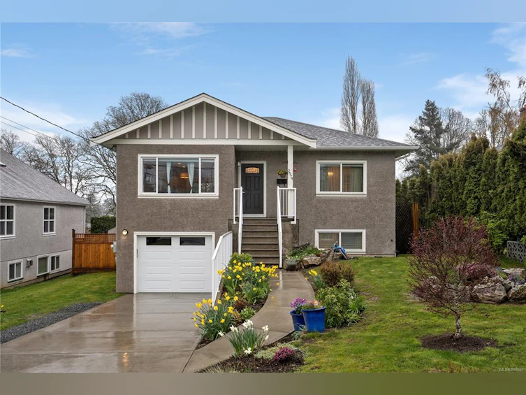 2979 Austin Avenue, Saanich, BC, V9A 2K9
