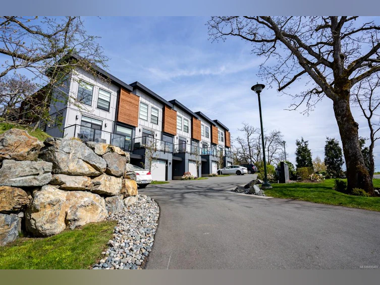 5 Avanti Place, View Royal, BC, V8Z 0E9