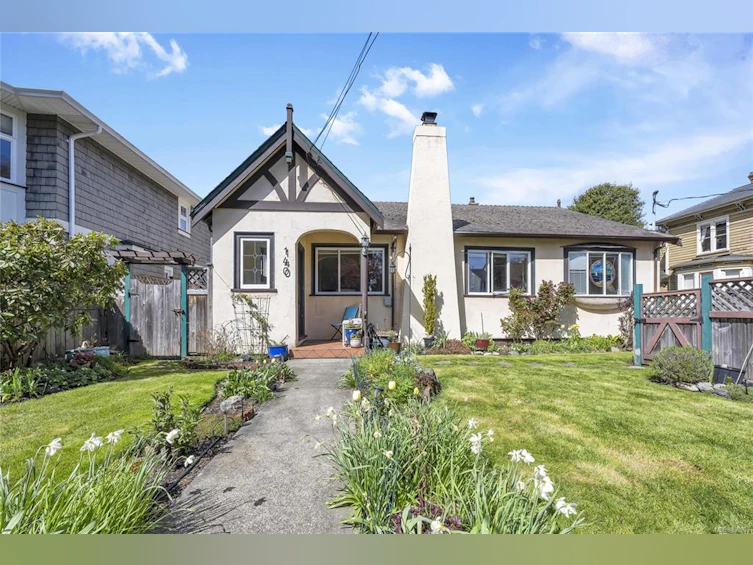 140 Clarence Street, Victoria, BC, V8V 2J2