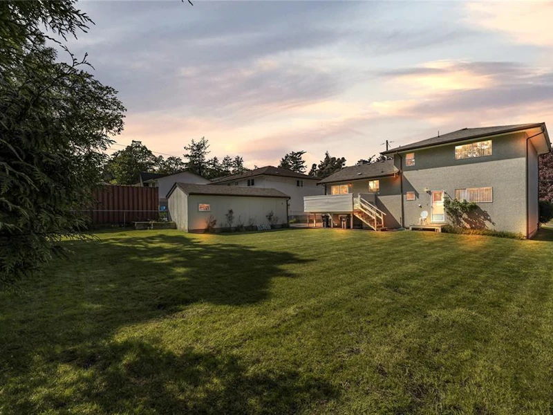 933 Shearwater Street, Esquimalt BC V9A 4V3