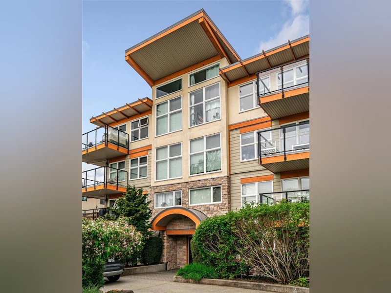 102 - 2940 Harriet Road, Saanich BC V9A 1T3